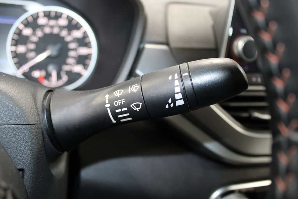 Used 2024 Nissan Altima 2.5 SR FWD image 28