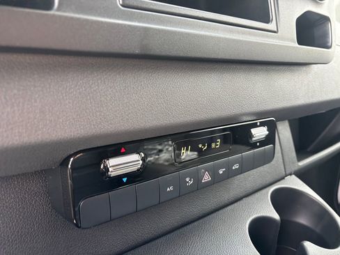 Used 2025 Mercedes-Benz Sprinter 2500 image 20