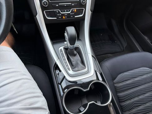 Used 2016 Ford Fusion SE image 27