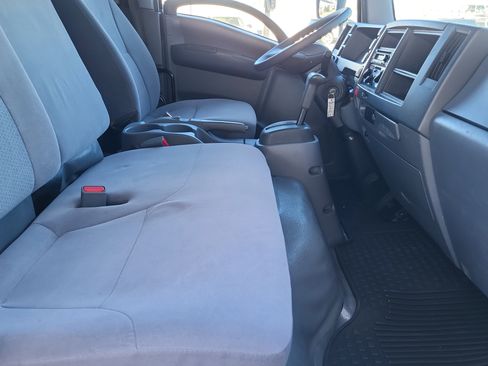 Used 2018 Isuzu NPR image 10