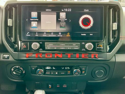 Used 2025 Nissan Frontier PRO-4X image 34