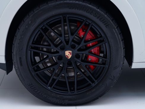 Used 2025 Porsche Cayenne S image 12