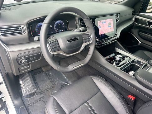 Used 2025 Jeep Wagoneer Series II image 9