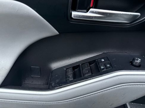 Used 2020 Toyota Highlander XLE image 15