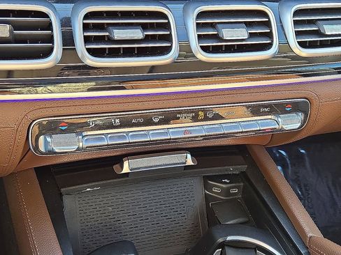 Used 2024 Mercedes-Benz GLS 450 4MATIC w/ Pinnacle Trim Package image 29