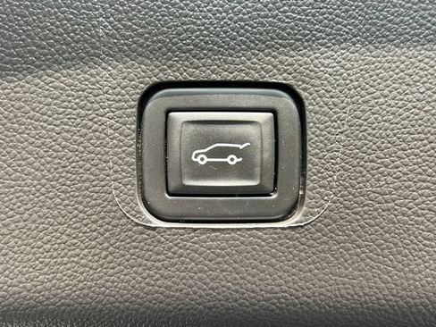 Used 2023 Chevrolet Traverse Premier w/ Redline Edition AWD/4WD image 44