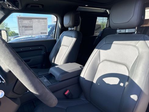 New 2024 Land Rover Defender 90 V8 image 7