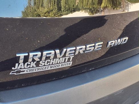 Used 2023 Chevrolet Traverse LT AWD/4WD image 2