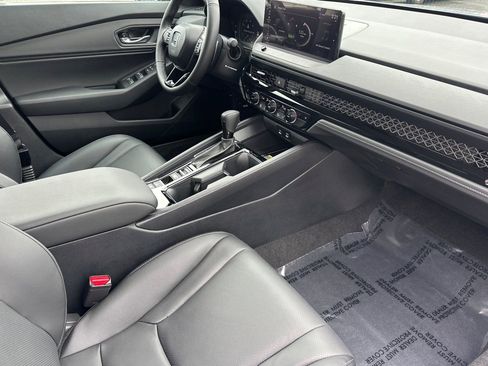 Used 2025 Honda Accord EX-L image 17