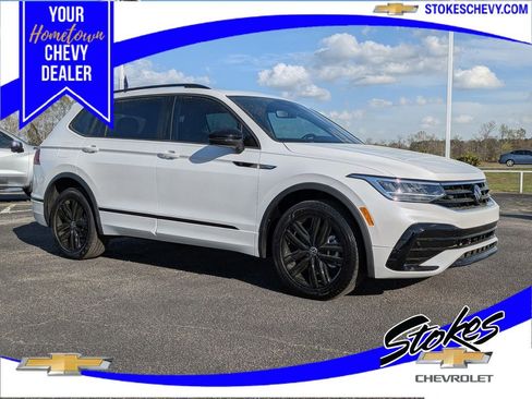 Used 2022 Volkswagen Tiguan SE R-Line image 1
