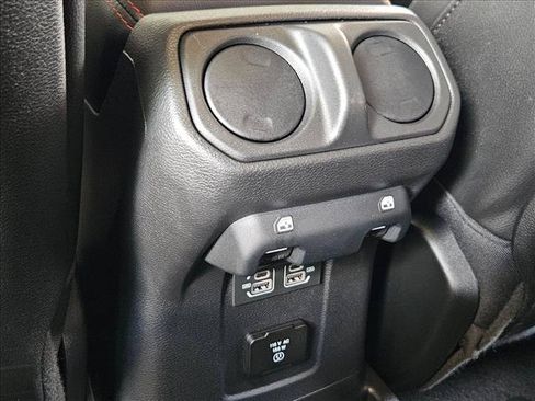 Used 2022 Jeep Wrangler Unlimited Rubicon w/ Cold Weather Group AWD/4WD image 17