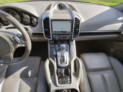 Used 2014 Porsche Cayenne AWD/4WD image 8