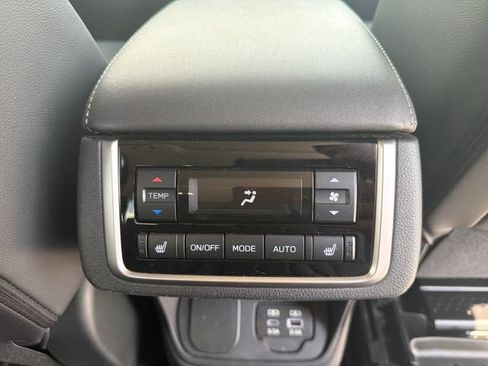 Used 2024 Subaru Ascent Limited w/ Technology Package AWD/4WD image 31