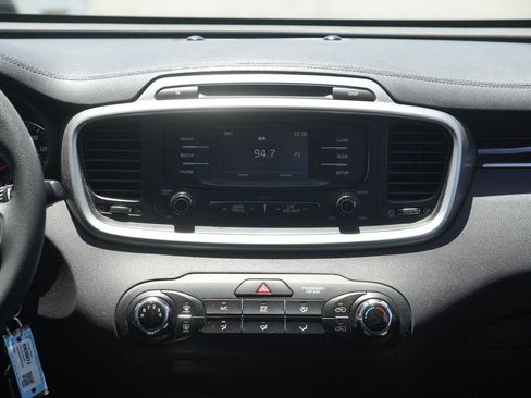 Used 2017 Kia Sorento FWD image 27