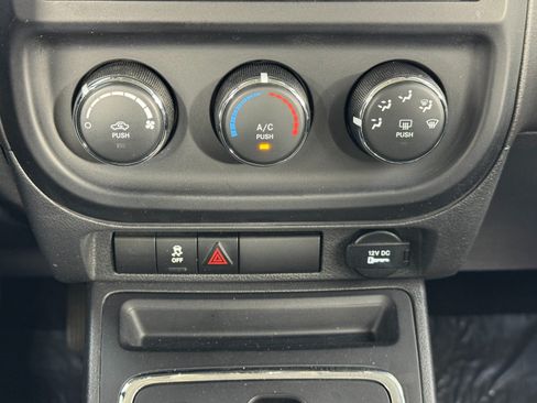 Used 2015 Jeep Patriot Sport w/ Power Value Group FWD image 22