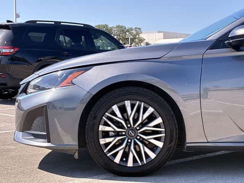 Used 2024 Nissan Altima 2.5 SV FWD image 14