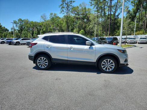 Used 2022 Nissan Rogue Sport SV w/ Technology Package image 6