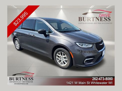 Used 2023 Chrysler Pacifica Touring-L FWD image 1