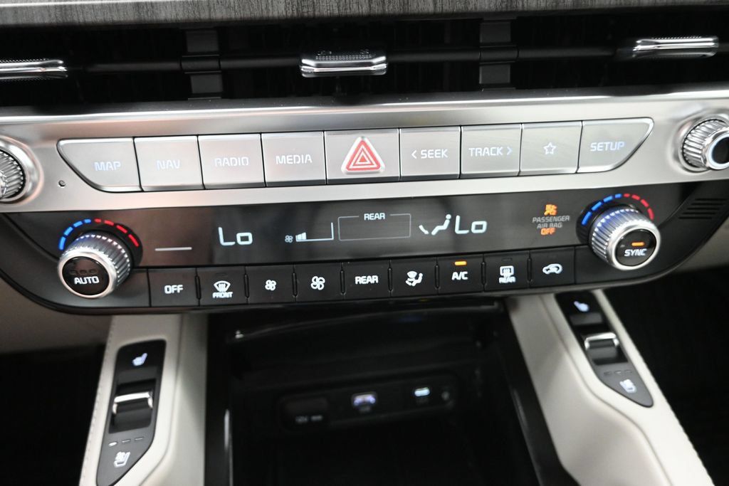 Used 2025 Kia Telluride EX w/ EX Captain's Chair Package FWD image 20