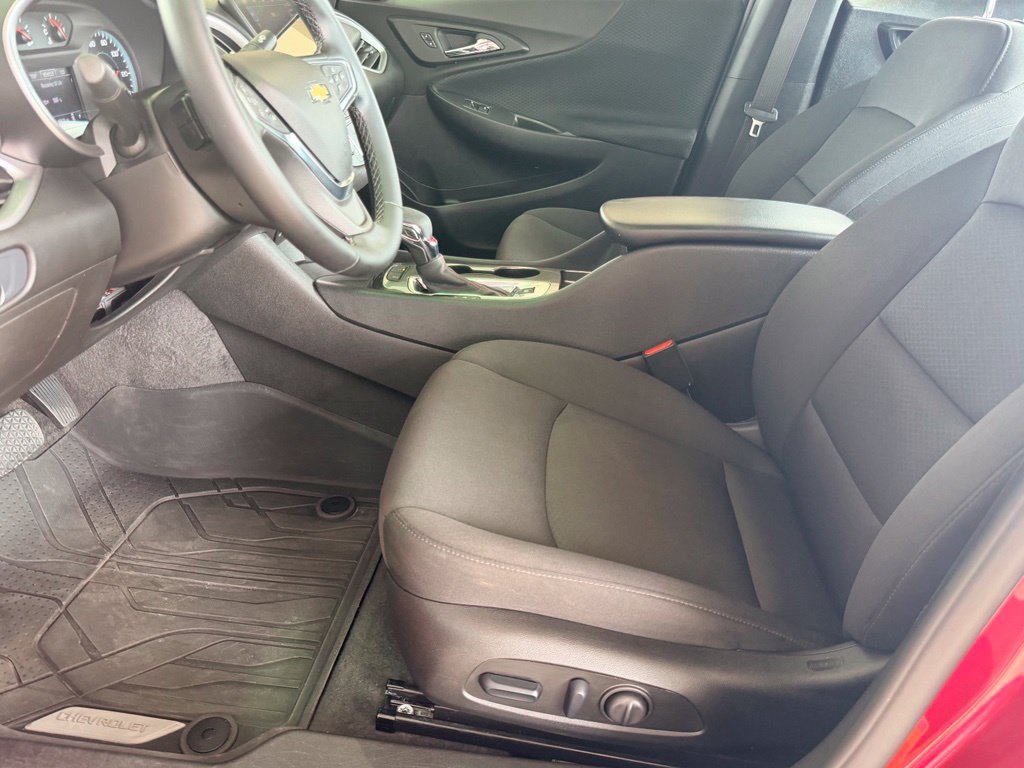 Used 2025 Chevrolet Malibu RS FWD image 14