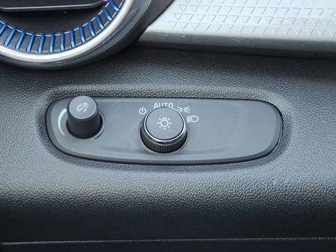 Used 2025 Chevrolet Trax LT image 23