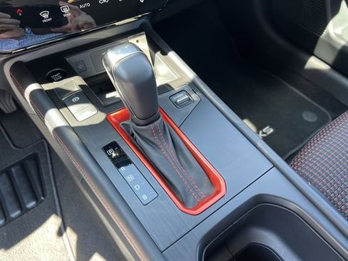 Used 2025 Nissan Kicks SR image 13