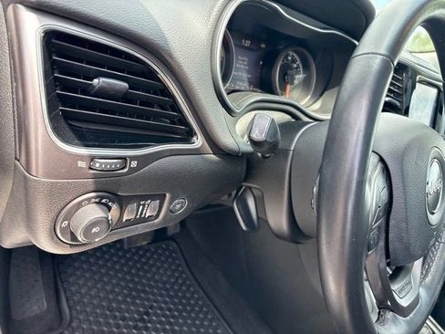 Used 2019 Jeep Cherokee Limited AWD/4WD image 23