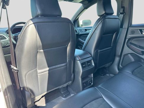 Certified 2023 Ford Edge ST-Line AWD/4WD image 18