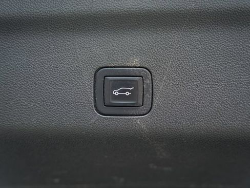 Used 2021 Chevrolet Tahoe Z71 AWD/4WD image 12