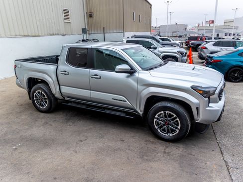 Used 2024 Toyota Tacoma TRD Sport image 6