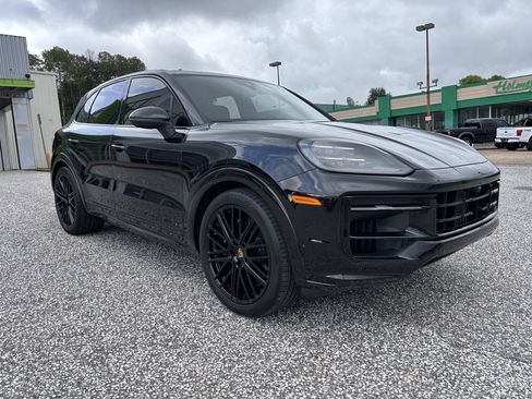 Used 2025 Porsche Cayenne S w/ Premium Package Plus AWD/4WD image 12
