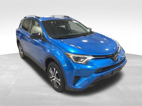 Used 2018 Toyota RAV4 LE w/ All Weather Liner Package image 4