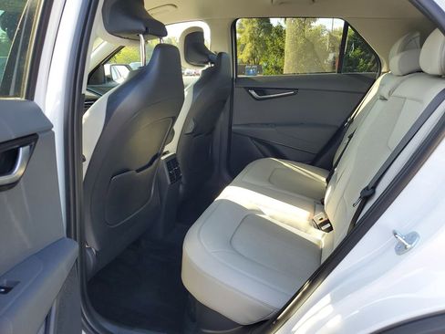 Used 2025 Kia Niro EX image 24