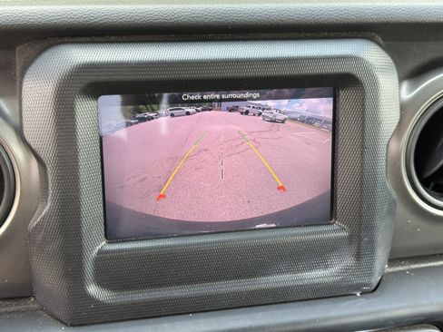 Used 2023 Jeep Wrangler Unlimited Sport AWD/4WD image 24