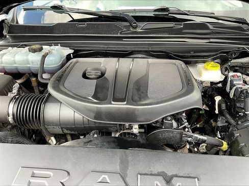 Used 2025 RAM 1500 Laramie AWD/4WD image 32