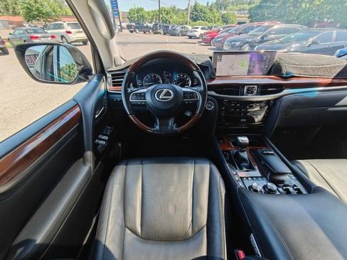 Used 2018 Lexus LX 570 4WD image 16