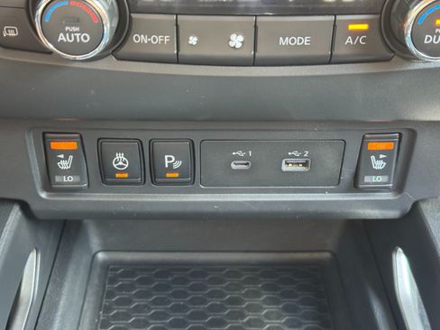 Used 2022 Nissan Frontier SV w/ SV Premium Package RWD image 25