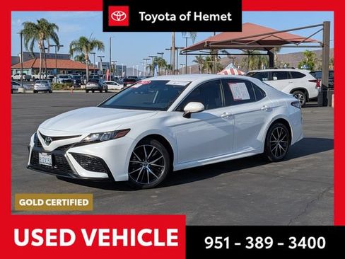 Used 2021 Toyota Camry SE w/ Carpet Mat Package (TMS) FWD image 1