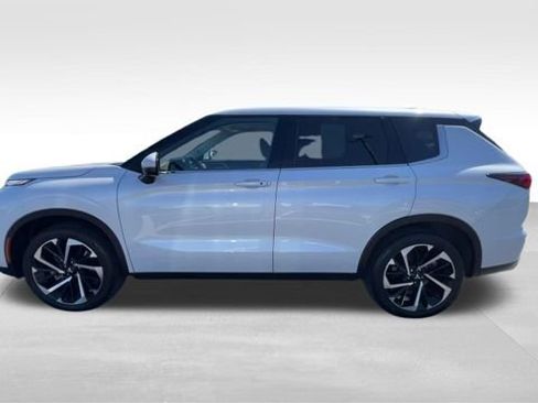 Used 2024 Mitsubishi Outlander SE AWD/4WD image 3