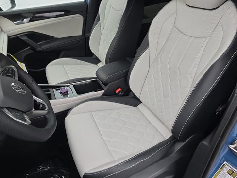 New 2026 Volkswagen Tiguan SEL R-Line AWD/4WD image 15
