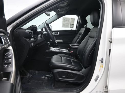 Used 2020 Ford Explorer XLT w/ Equipment Group 202A AWD/4WD image 24