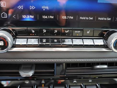 Used 2024 Chevrolet Colorado LT w/ LT Convenience Package II image 24