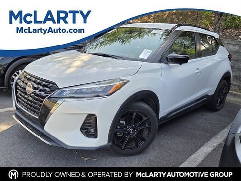 Used 2022 Nissan Kicks SR w/ Premium Package FWD image 1