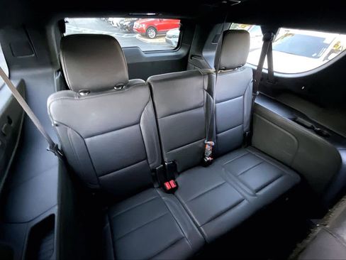 Used 2023 Chevrolet Suburban LT image 27