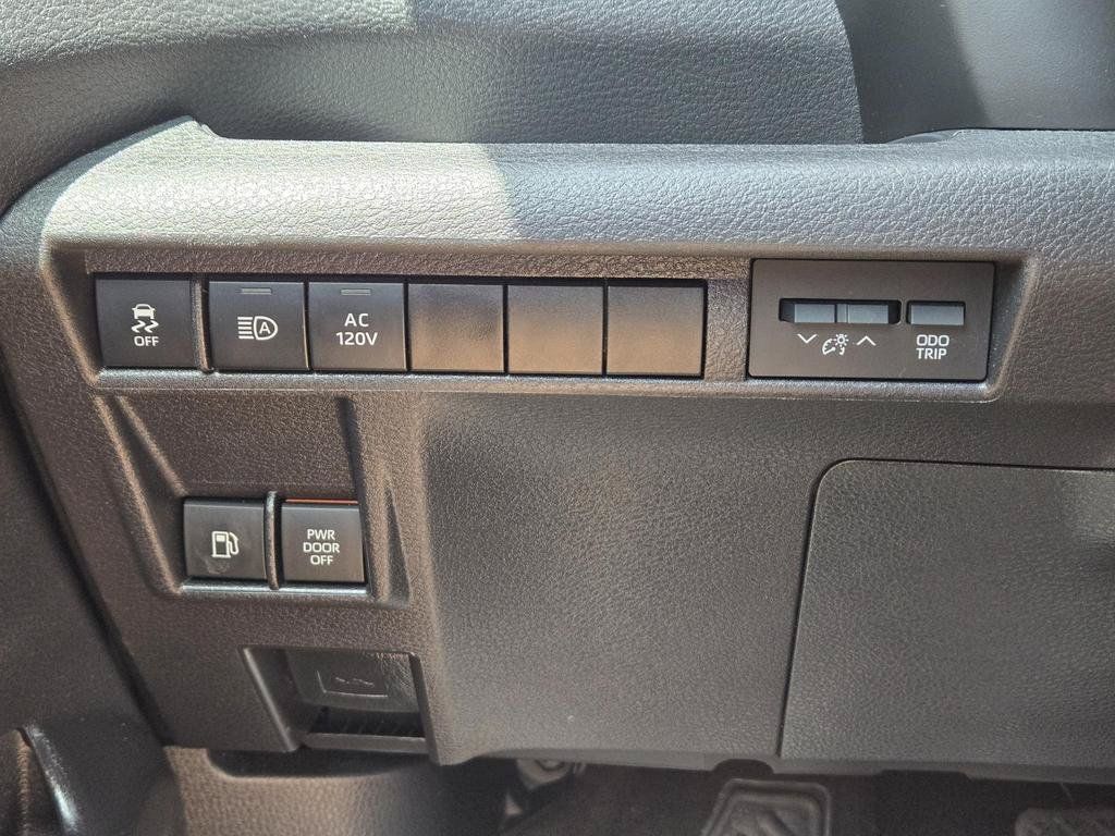 Used 2025 Toyota Sienna XSE w/ XSE Premium Package FWD image 24
