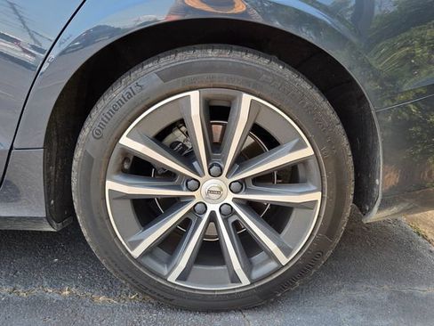 Used 2022 Volvo S60 B5 Momentum w/ Premium Package FWD image 9