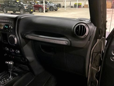 Used 2017 Jeep Wrangler Sport w/ Quick Order Package 24S AWD/4WD image 15