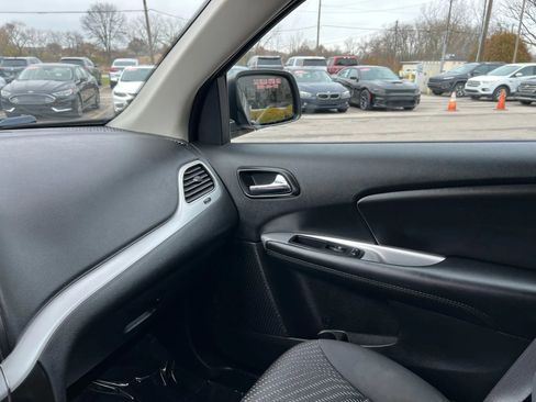 Used 2018 Dodge Journey SE w/ Popular Equipment Group FWD image 15