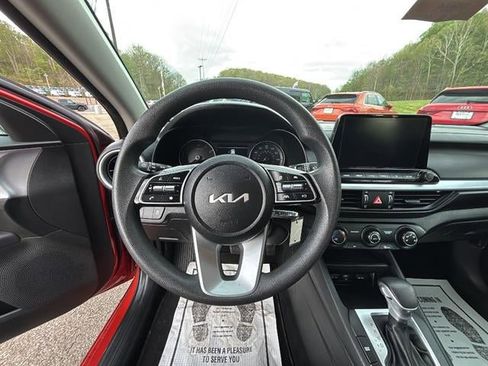 Used 2023 Kia Forte LXS w/ LXS Technology Package FWD image 17