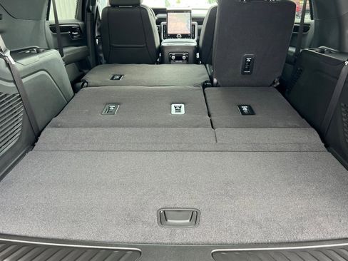 New 2026 GMC Yukon Elevation image 13